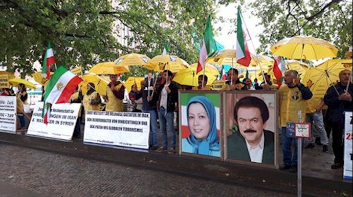 Iranians in Germany protest Zarif visit to this country