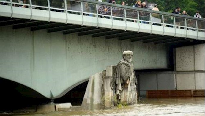 Francois Hollande says state of ‘natural catastrophe’ would be declared