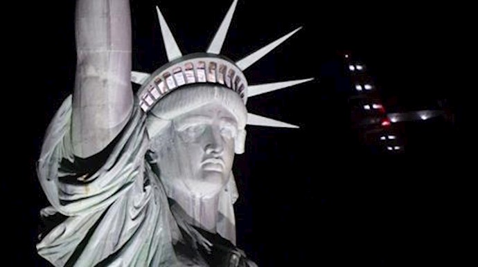 Sun-powered Solar Impulse 2 aircraft reaches Statue of Liberty