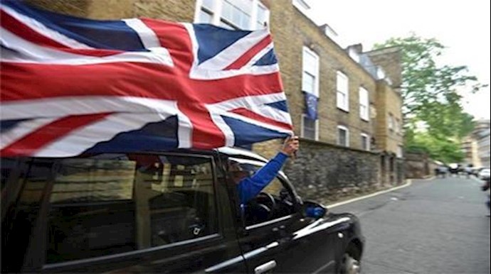 UK needs to decide who represents it in EU exit talks, France says.