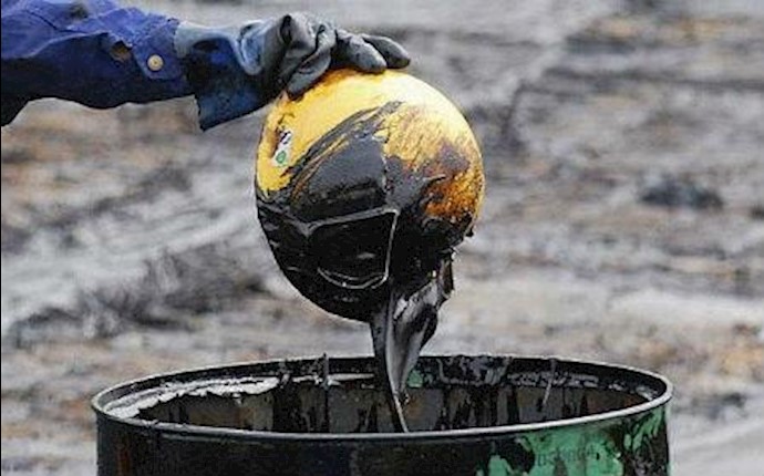 Oil prices fall on easing concerns Britain would leave EU and supply issues