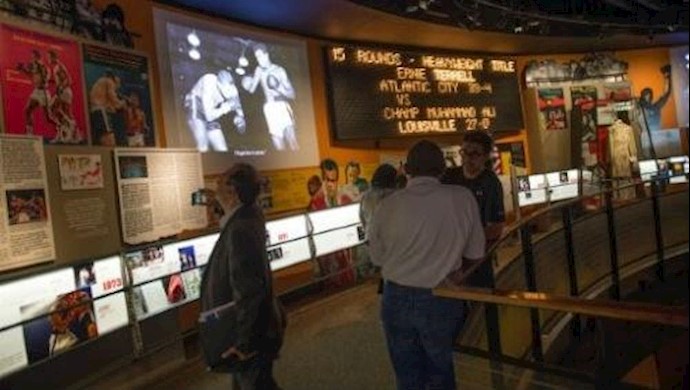 Large crowd expected to bid farewell to boxing legend Muhammad Ali