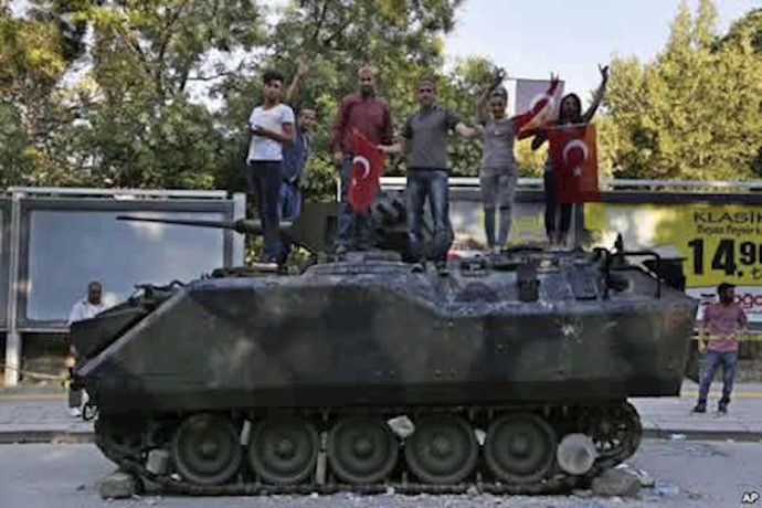 Thousands rally for President Recep Tayyip Erdogan after coup fails
