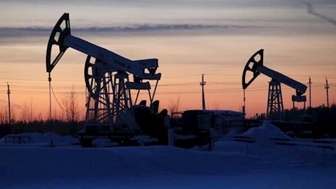 Oil prices remain near April lows on ongoing oversupply