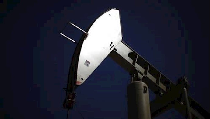 Oil prices fall over 1 percent on rising Iraq output, strong dollar