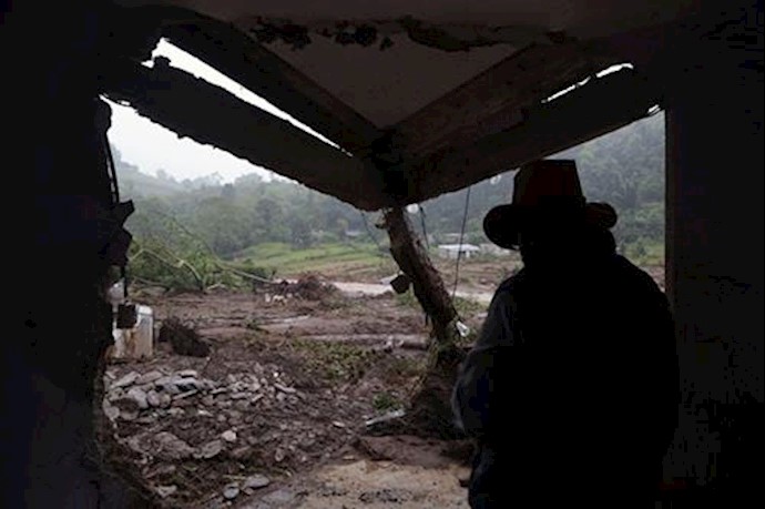 Mexico landslides leave 40 dead as new storm forms