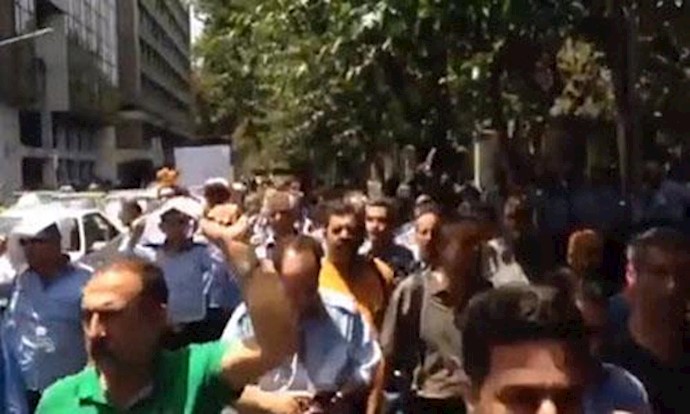 Iran: 5 protest gatherings in front of regime’s parliament