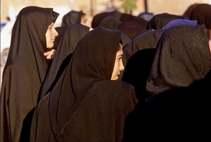 IRAN’S WESTERN CRACKDOWN: Morality police raid clothes shops in ban of un-Islamic clothing [+Photos]