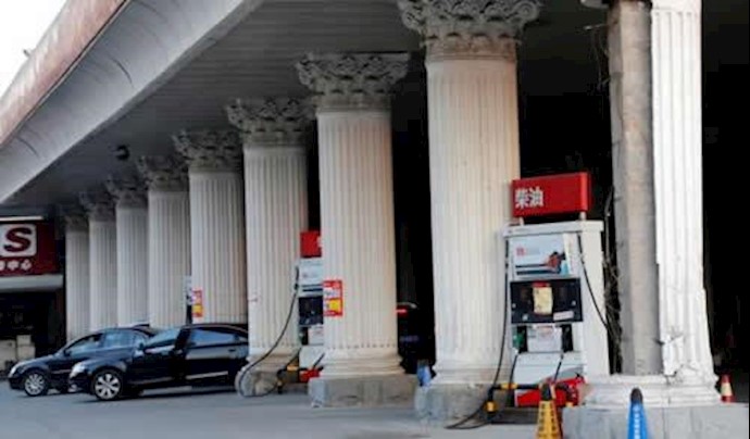 Oil prices rebound on weaker dollar despite bigger-than-expected U.S. stock build