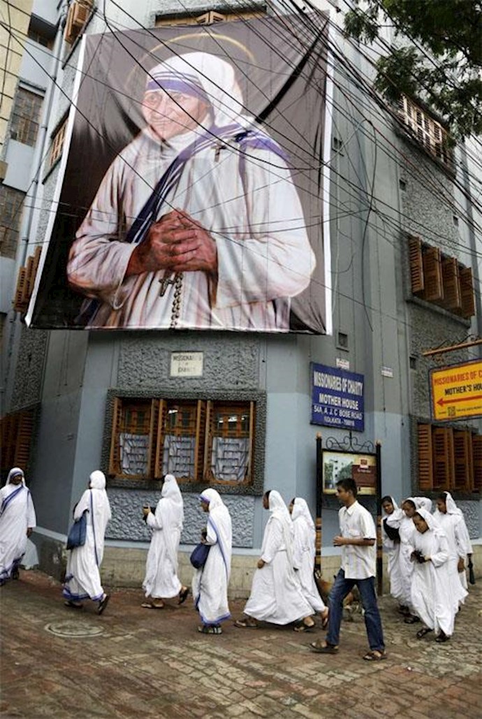 Pope Declares Mother Teresa a Saint and Model of Mercy + PHOTOS