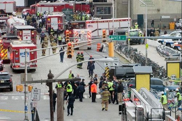 Rush-hour horror as three die and more than 100 are injured after commuter train crashes at ‘full-speed’ through the wall of a US rail station+Videos & Photos