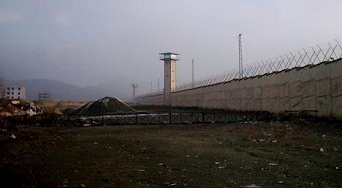 Iran regime prison guards beat and torture political prisoner on the way to court