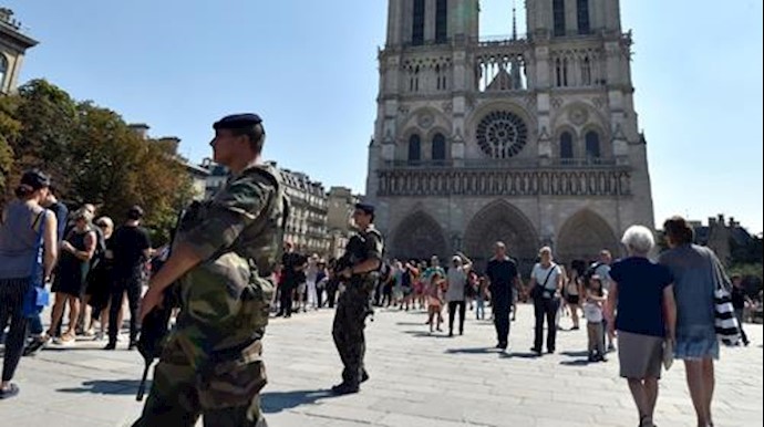 Police hold second couple over Paris car with gas bottles