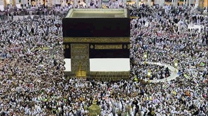 Khamenei calls on Muslims to reconsider Saudi holy sites management