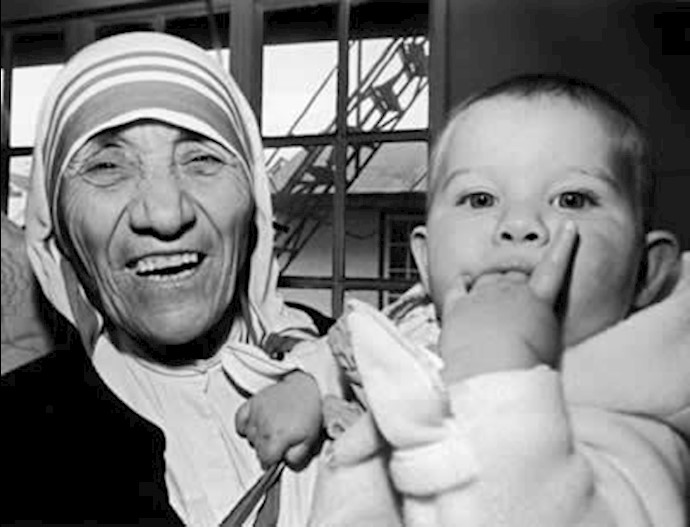 Crowds flock to Vatican for Mother Teresa sainthood ceremony