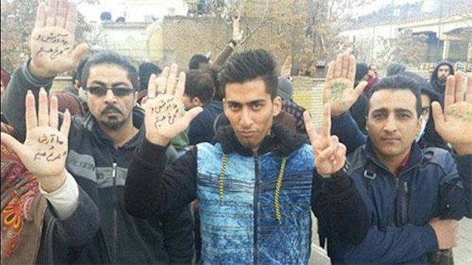 Iranians march on jail to demand Arash Sadeghi’s release