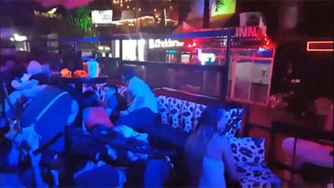 Mexican resort shooting kills 5, waves of panic festival-goers