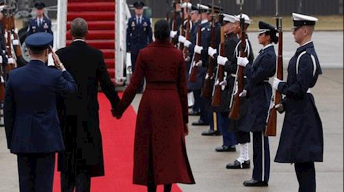  'Obama and Michelle board Special Air Mission 28000, a Boeing 747 which serves as Air Force One. '