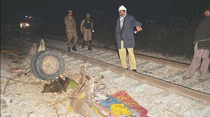 Train crushes rickshaw, kills 7 students, driver in Pakistan