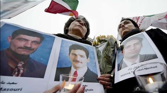  'Iranians protest in support of political prisoners'