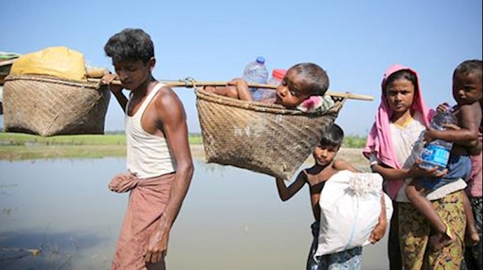  'Rohingya refugees cross into Bangladesh from Myanmar '