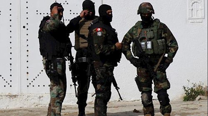 Islamist attacker stabs two Tunisian policemen near parliament