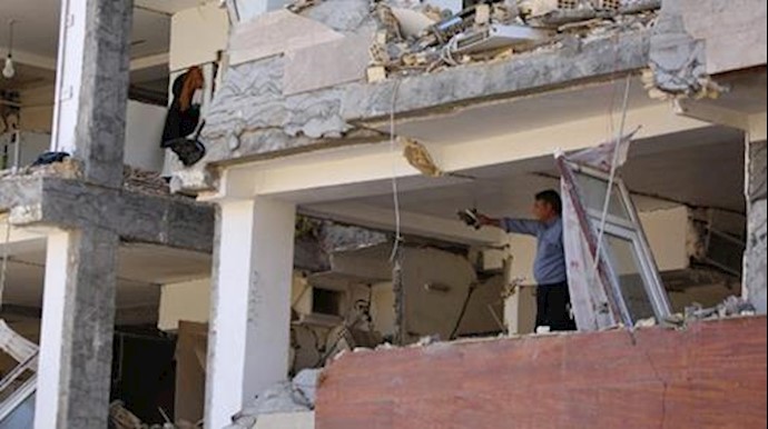 Iran quake survivors complain of slow aid effort, battle freezing cold