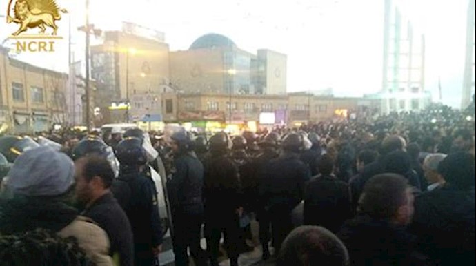 VIDEO: Iranian Regime’s Counter-Protest Fails, University Students Chant: “No to Reformists, No to Hardliners, This Is the End of the Game.”