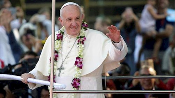  'Pope Francis greets believers as he arrives for a mass in Dhaka, Bangladesh December 1, 2017'