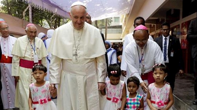 Pope Francis wraps up Asia tour after meeting Rohingya