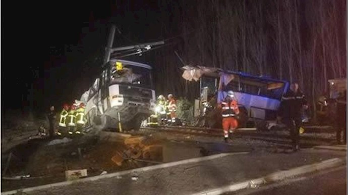 Death toll rises to six after school bus, train collide in France