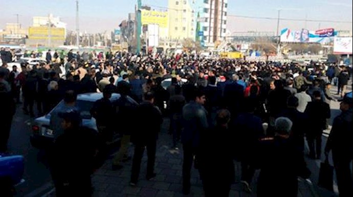 Video: Iran protesters chanting ‘DEATH to Rouhani’ CLASH with state security forces