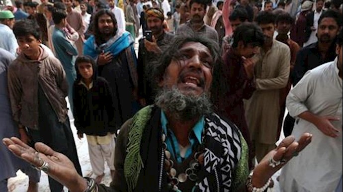 Wailing, anger at Sufi shrine in Pakistan after bomber kills 77