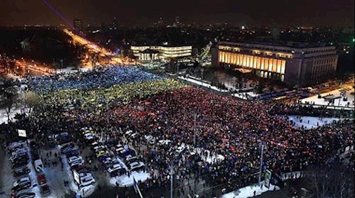 Romanians protest against ‘corrupt, thieving’ government