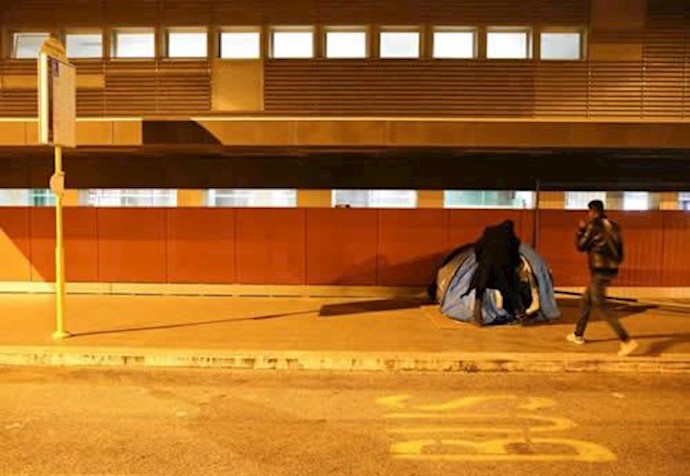 Roman citizens defy law to help migrants