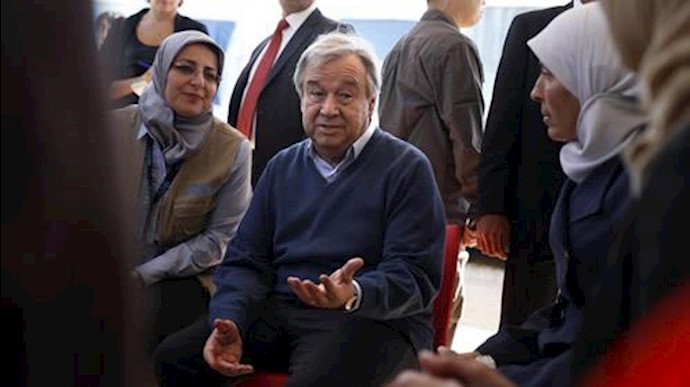  'Antonio Guterres talks to Syrian women during a visit to the Zaatari refugee camp on March 28, 2017.'