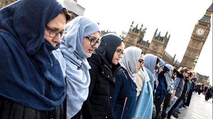 Muslim women form human chain across London’s Westminster Bridge