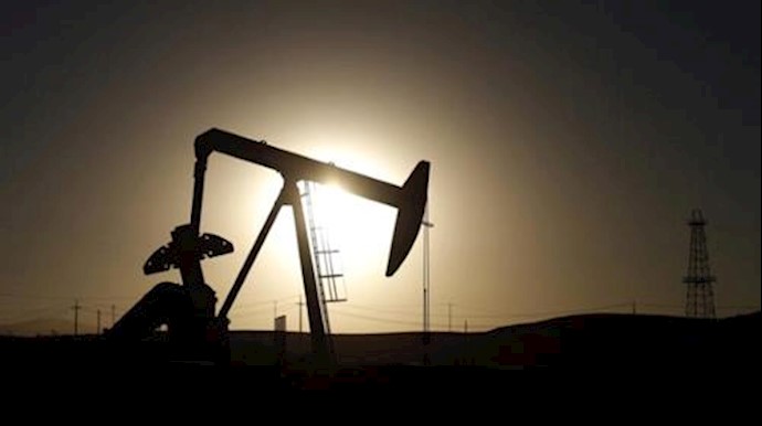  'A pump jack is seen at sunrise near Bakersfield, California '