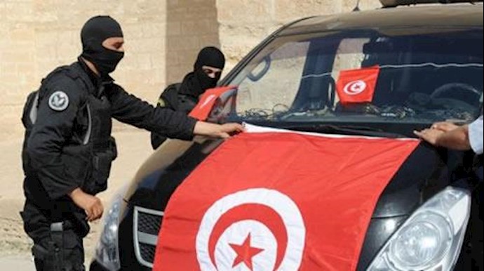 Tunisia police clash with militants in central city, official says