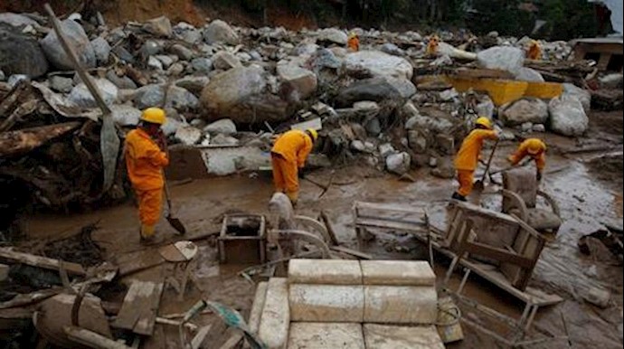 Rescuers, locals dig for Colombia flood victims, 254 die