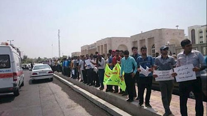 Iran: Protest gathering of plundered shareholders of Arman Credit Institution