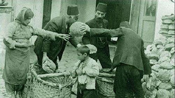  'A picture from Aleppo taken in 1923 showing Syrians providing assistance to Armenian refugees'