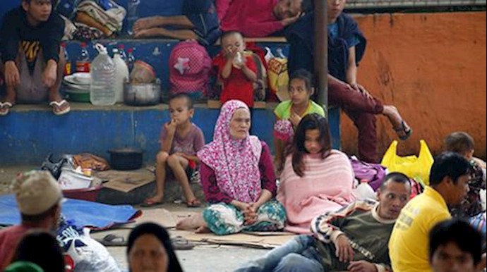 Philippines politician says residents see 100 bodies in besieged city