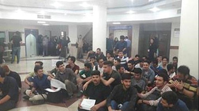 Iran: protest gathering, boycotting exams by nursing students