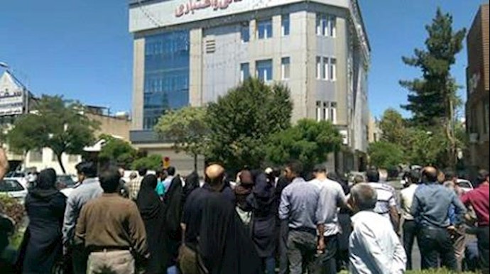 Iran: Protest gathering in Tehran, Mashhad