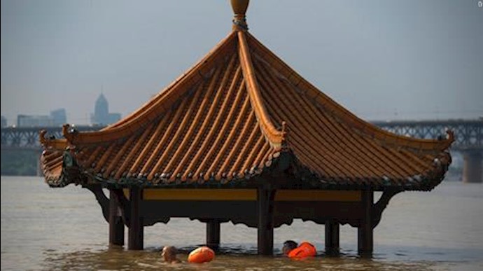 Video: Floods cause devastation in Asia