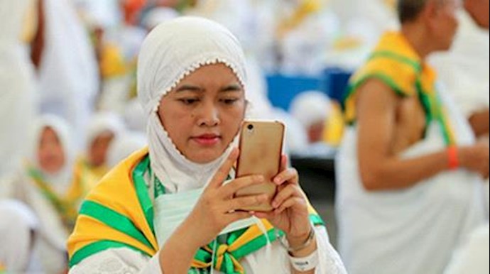 Two million pilgrims converge on Mecca for the hajj