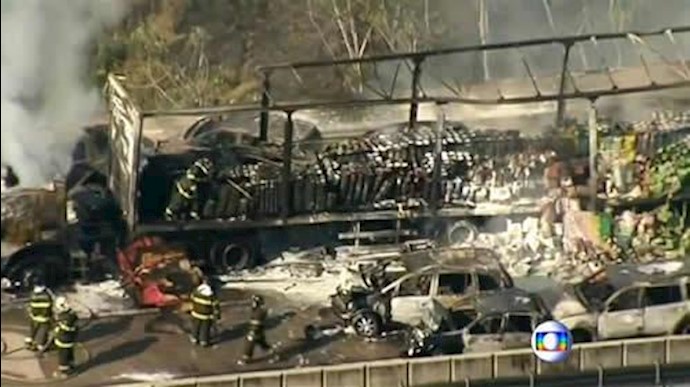 Video: Multiple pile-up leaves two dead in Brazil