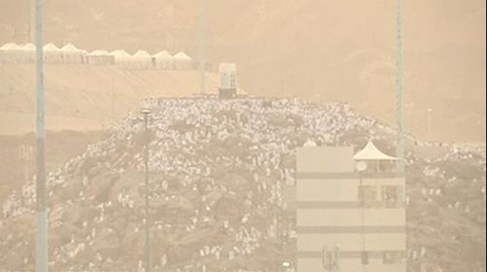 Muslim pilgrims gather on Mount Arafat for haj climax