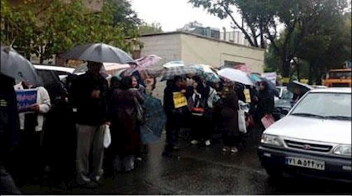 Iran: Hundreds of retired teachers protest in Kermanshah